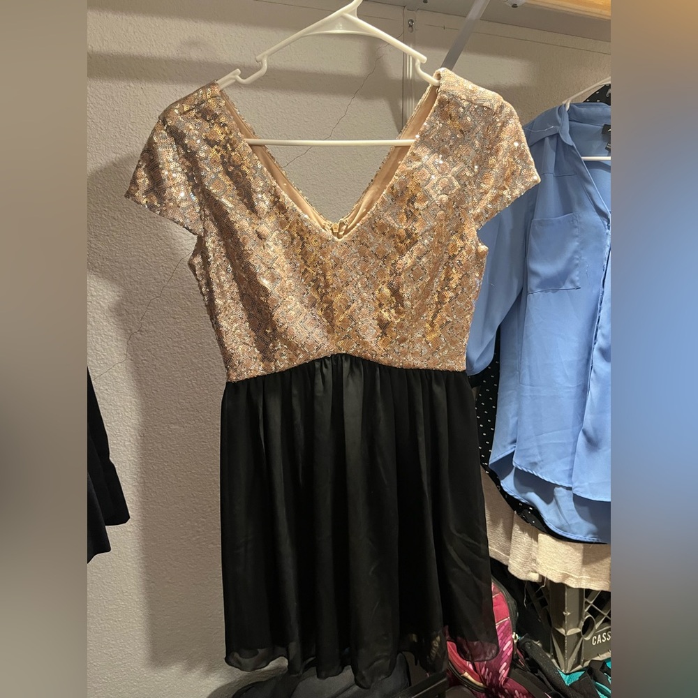Gold/Black Sequin Cocktail Dress. Size 3.